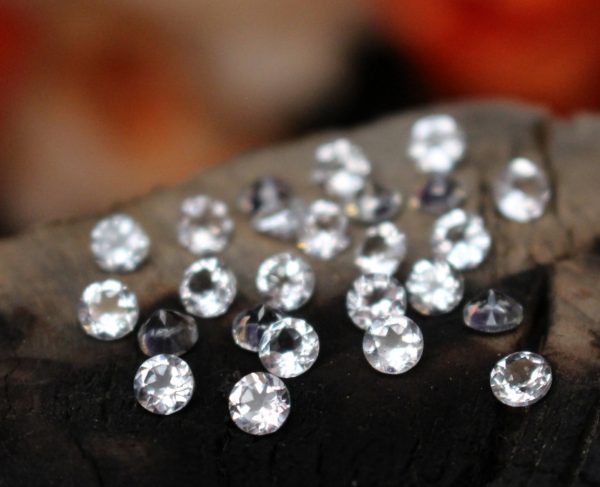 Topacio blanco facetado, corte diamante 4mm