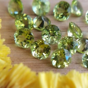 Peridoto facetado, corte diamante 4mm