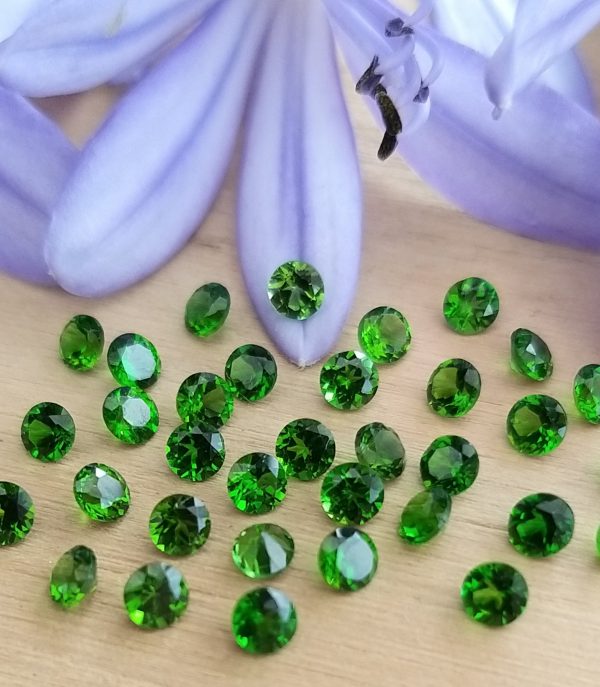 Diópsido de cromo facetado, corte diamante 3mm